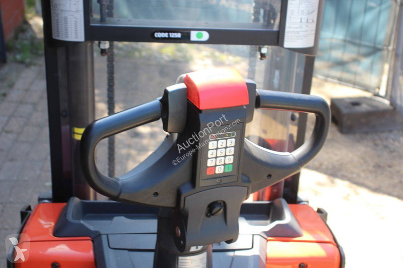 Stacker Toyota SWE200D