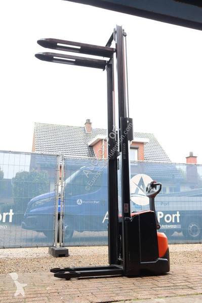 Stacker Toyota SWE140