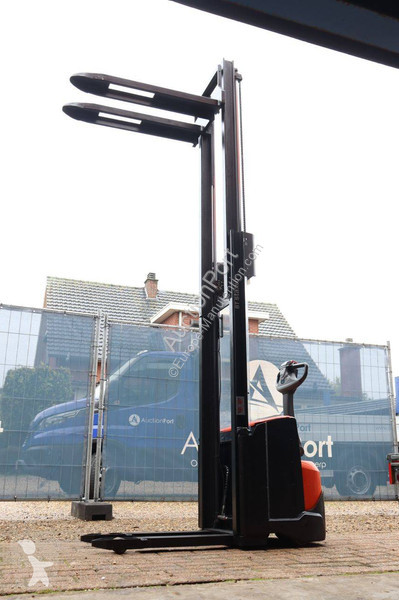 Stacker Toyota SWE140