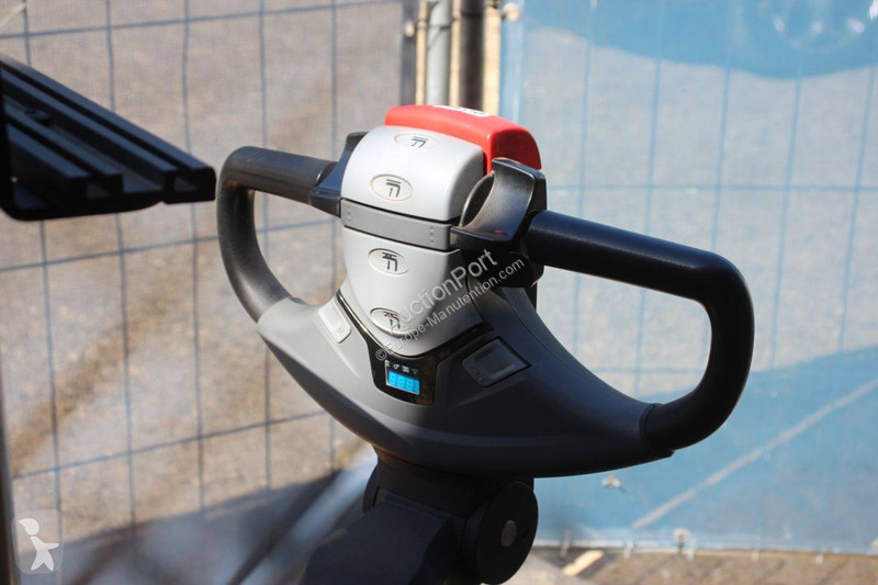 Stacker Toyota SWE200D