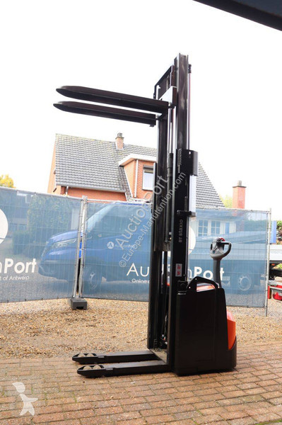 Stacker Toyota SWE200