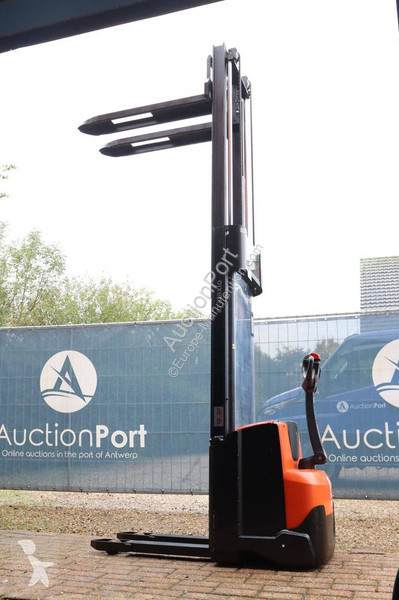 Stacker Toyota SWE140