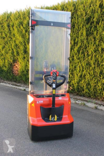 New Noblelift pedestrian stacker