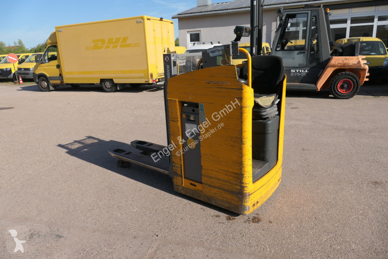 مرفاع شوكي Jungheinrich ESD 220