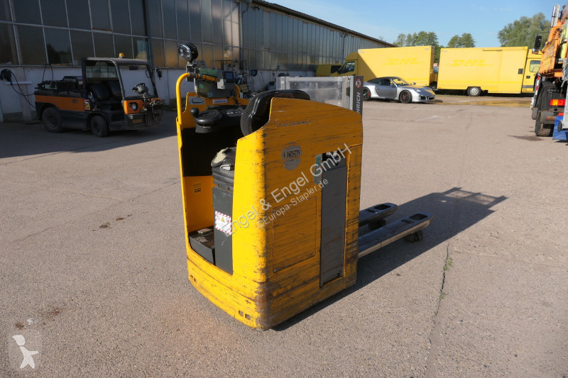 مرفاع شوكي Jungheinrich ESD 220