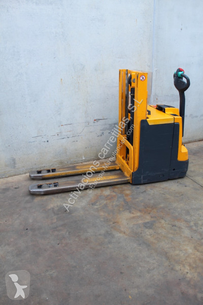 مرفاع شوكي Jungheinrich 166 ZT