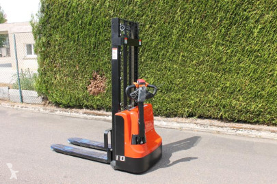 New pedestrian stacker