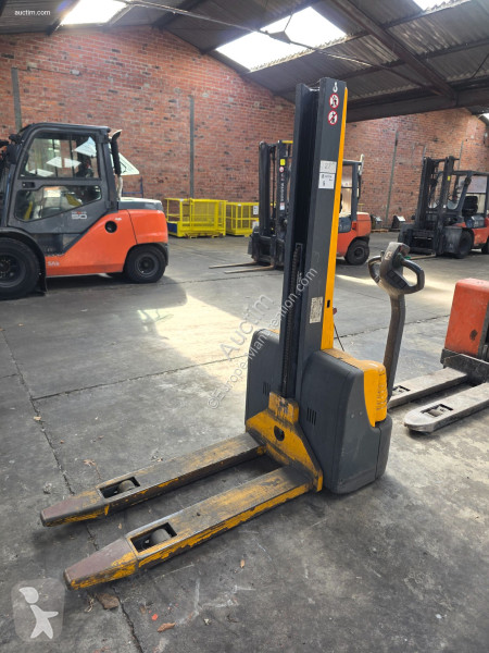 Stacker Jungheinrich emc 110
