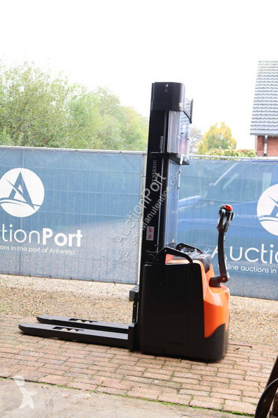 Stacker Toyota SWE200