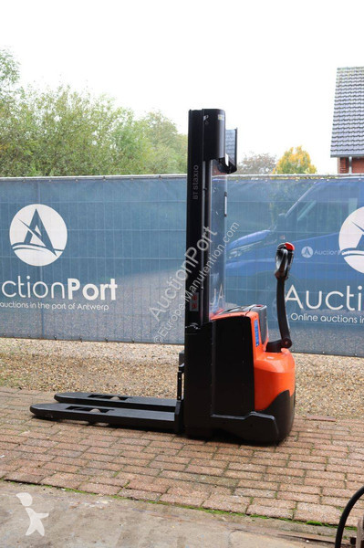 Stacker Toyota SWE140