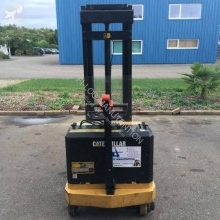 /18/2/3609487-gerbeur-caterpillar-accompagnant_th.jpg