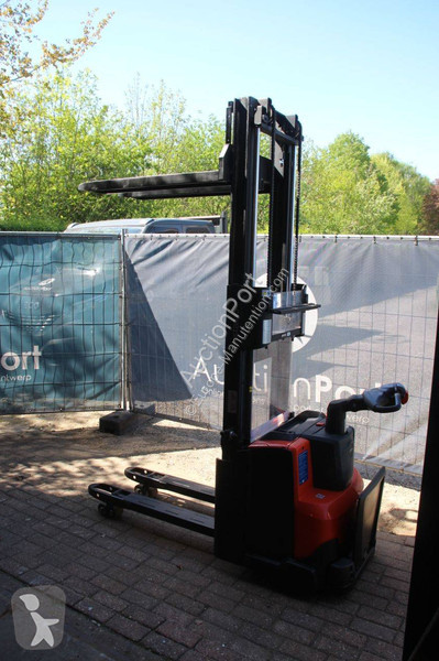 Stacker Toyota SWE200D