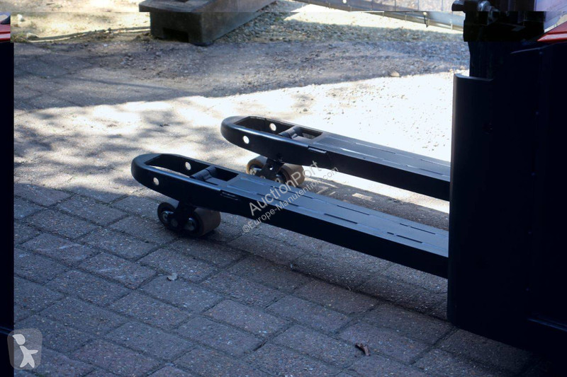 Stacker Toyota SWE200D