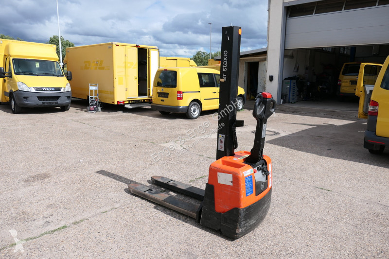 Apilador BT HWE 100 Elektro