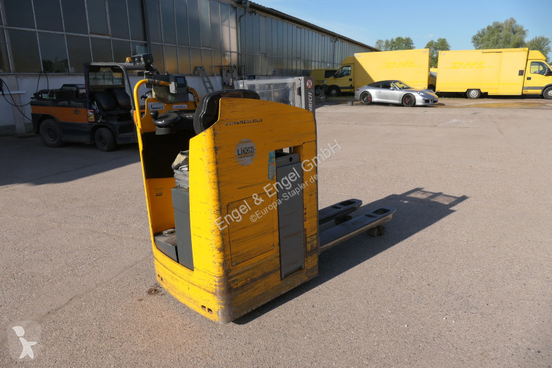 مرفاع شوكي Jungheinrich ESD 220