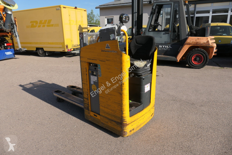 مرفاع شوكي Jungheinrich ESD 220