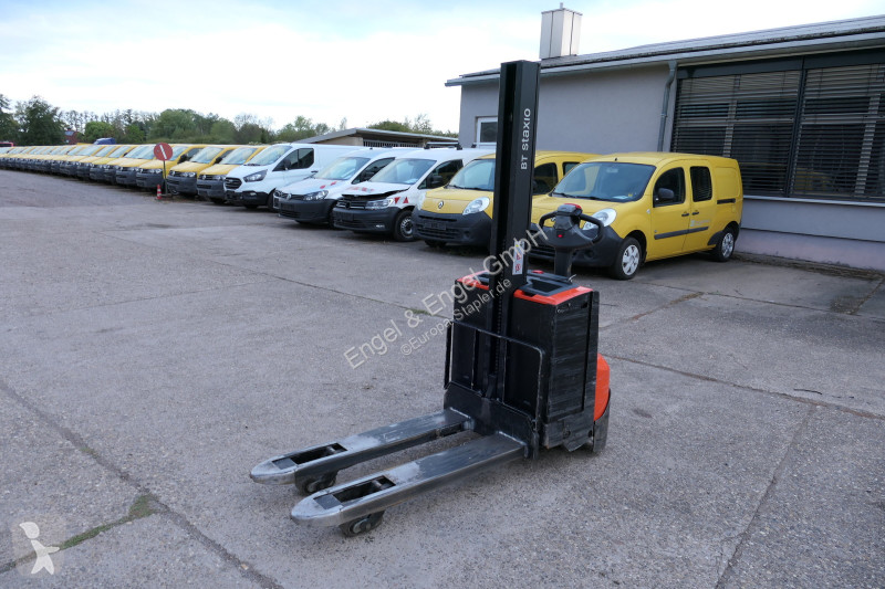 Apilador BT SWE 080L
