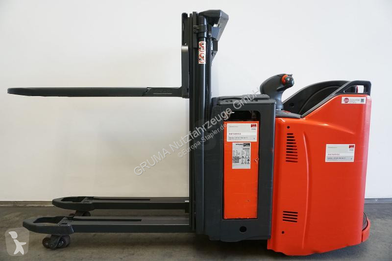 Stacker Linde  D 12 SP 133
