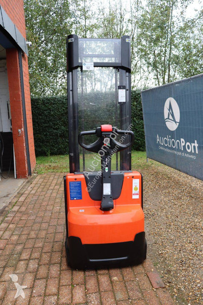 Stacker Toyota SWE140