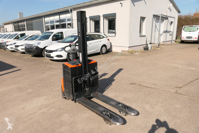 Apilador BT SWE 080L