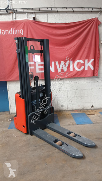 Apilador Fenwick L 12