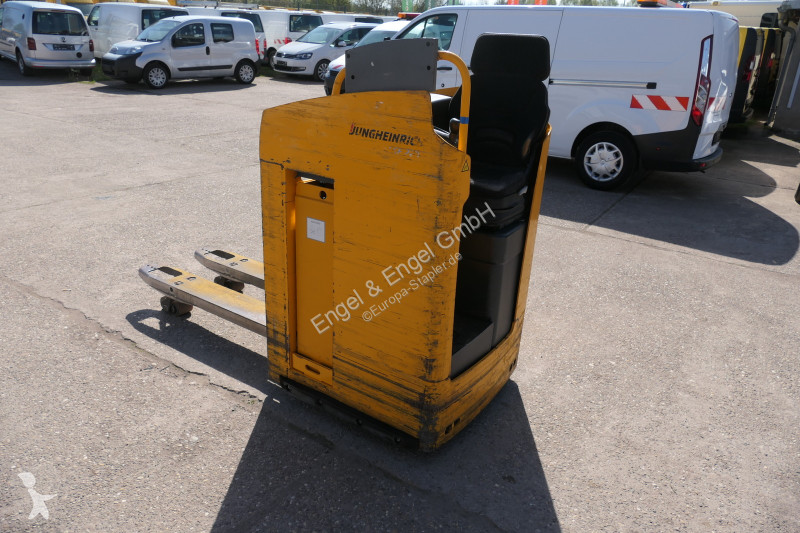 مرفاع شوكي Jungheinrich ESE 220