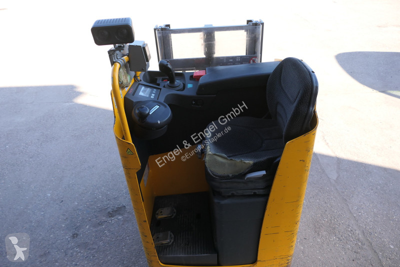مرفاع شوكي Jungheinrich ESD 220