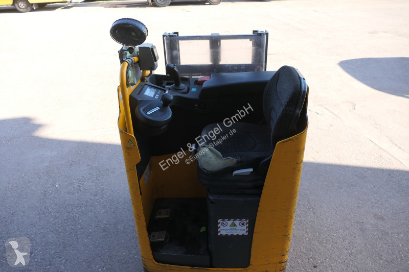 مرفاع شوكي Jungheinrich ESD 220