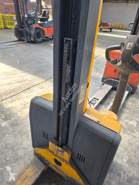 Stacker Jungheinrich emc 110