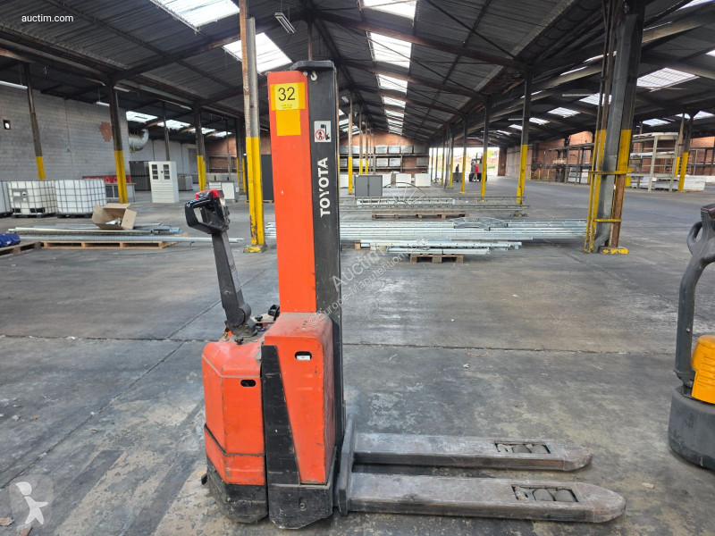 Stacker Toyota smh16