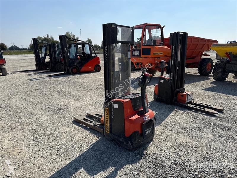 堆垛机 Toyota 8SM14 1400 kg Electric Stacker