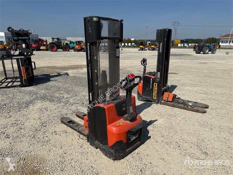 堆垛机 Toyota 8SM12 1200 kg Electric Stacker
