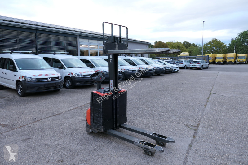 Apilador BT SWE 080L