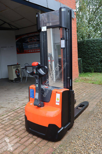 Stacker Toyota SWE140