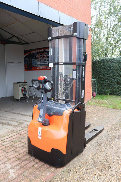Stacker Toyota SWE200
