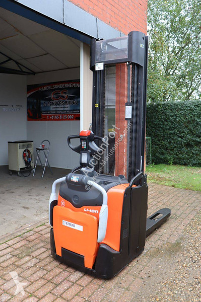 Stacker Toyota SPE120