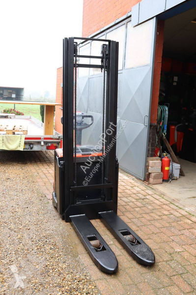 Stacker Toyota SWE140