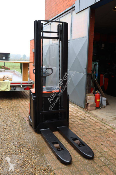 Stacker Toyota SWE140