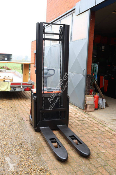 Stacker Toyota SWE140