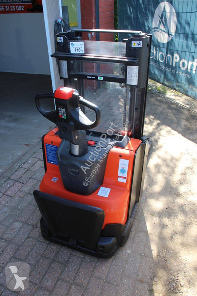 Stacker Toyota SWE200D