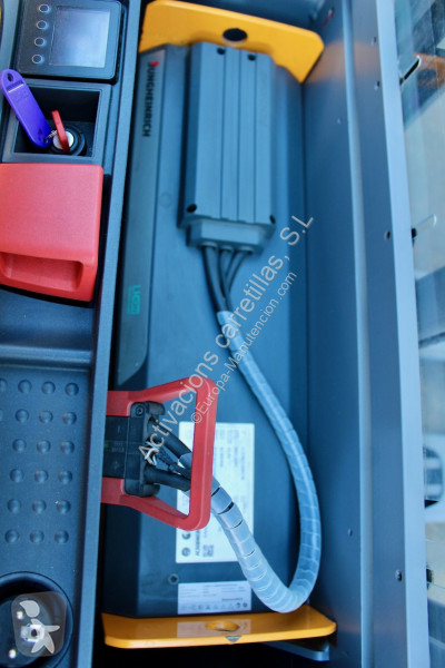 مرفاع شوكي Jungheinrich 320 ZT LI-ION