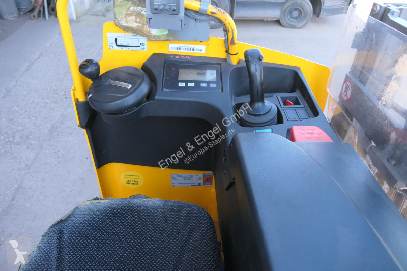 مرفاع شوكي Jungheinrich ESD 220