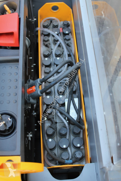 مرفاع شوكي Jungheinrich 320 ZT