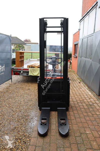 Stacker Toyota SWE140