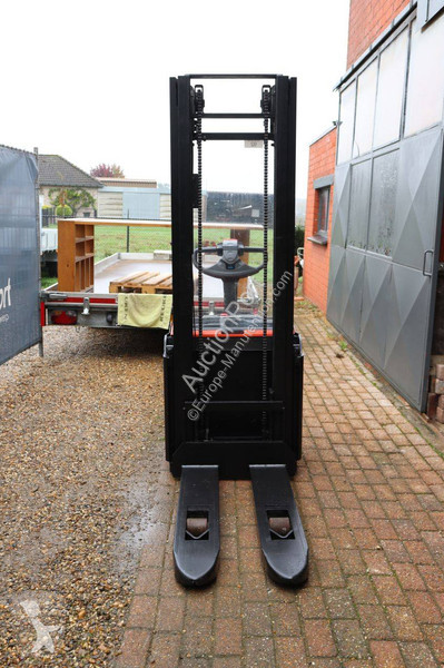 Stacker Toyota SWE140