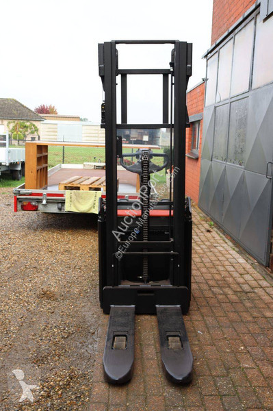 Stacker Toyota SWE200