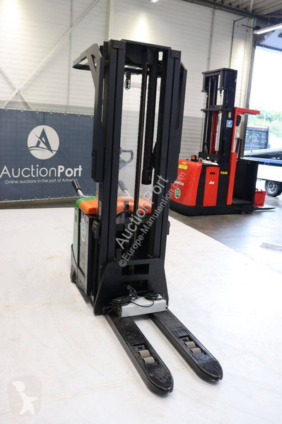 Apilador Cesab SPE160L