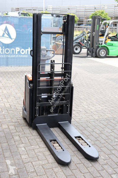 Gerbeur BT SWE140L