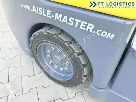 Aisle Master  stacker