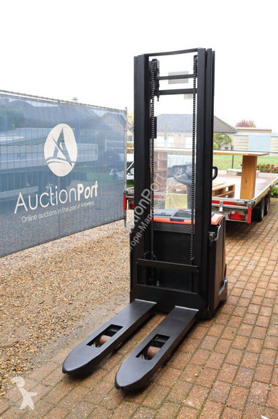Stacker Toyota SWE140
